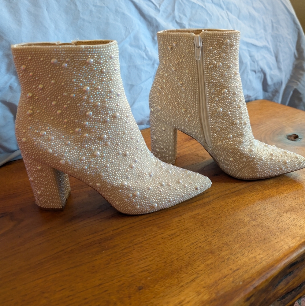 Betsey Johnson SB cady Boots